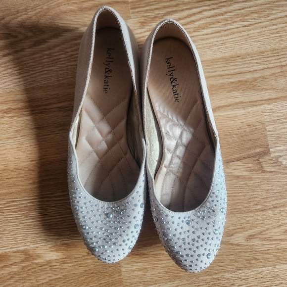 Kelly & Katie Flats - Picture 2 of 11